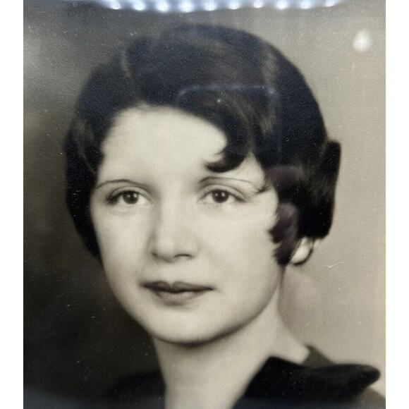 Photograph The Ultimate Flapper Antique 1920s Formal Portrait Wood Gold Edging - Picture 2 of 8